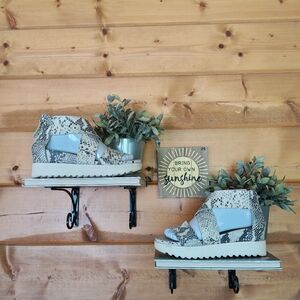 Steven Natural Comfort Kea White Multi Snake Print Leather Platform Sandal Sz 7M